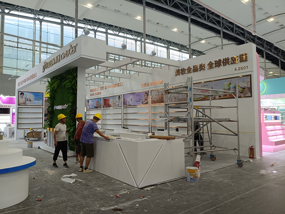 興富國際集團(tuán)展臺搭建第二天現(xiàn)場效果