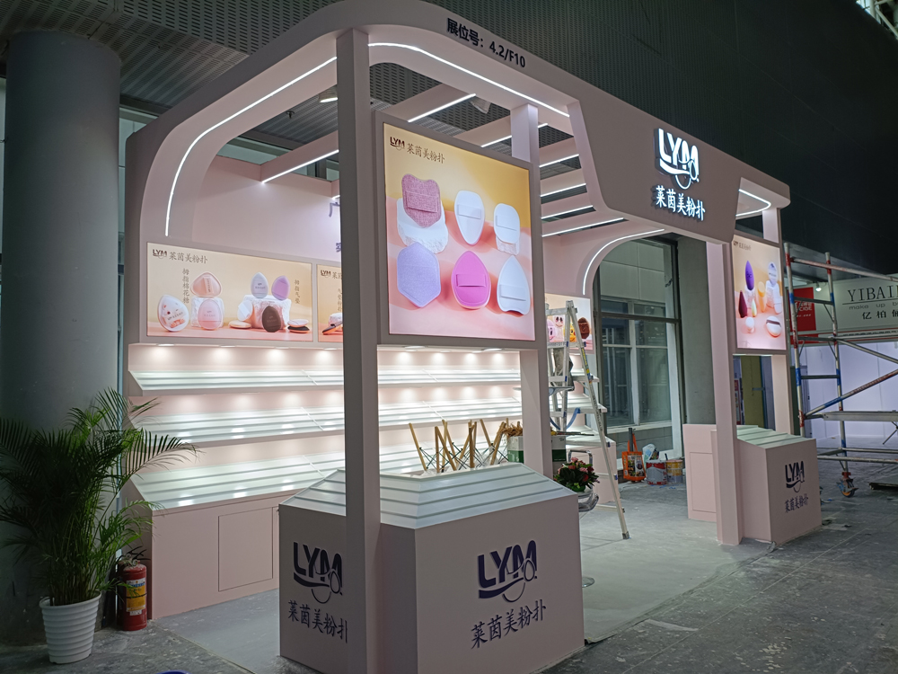 萊茵美粉撲展臺搭建第二天現場效果
