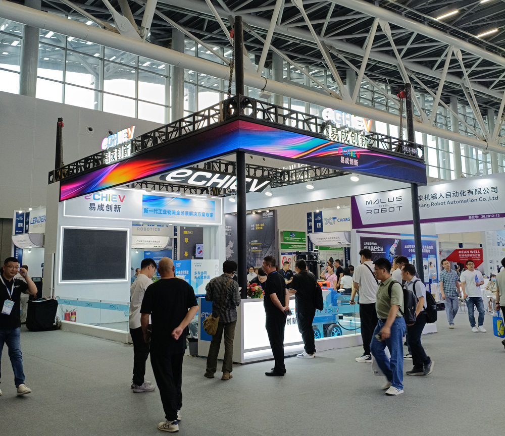 易成創新展臺現場效果