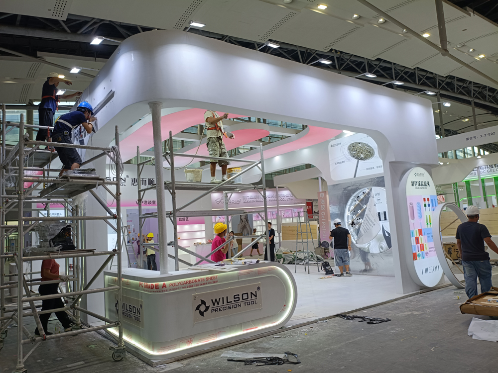 惠而順展臺搭建第二天現場效果
