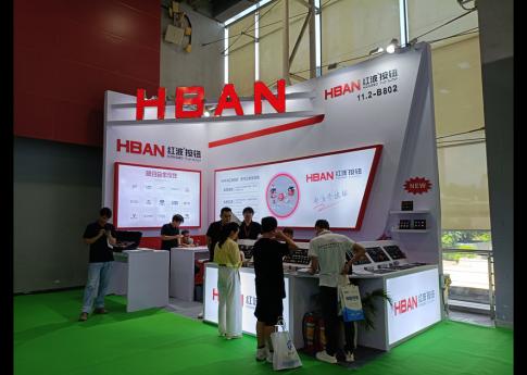 2025年8月廣州光伏太陽能展紅波按鈕展臺搭建現場效果