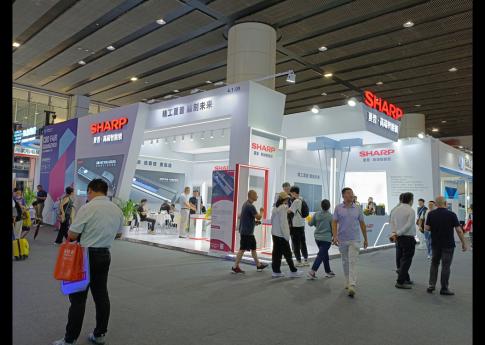 2025年7月廣州建博會夏普高端智能鎖展臺現場效果