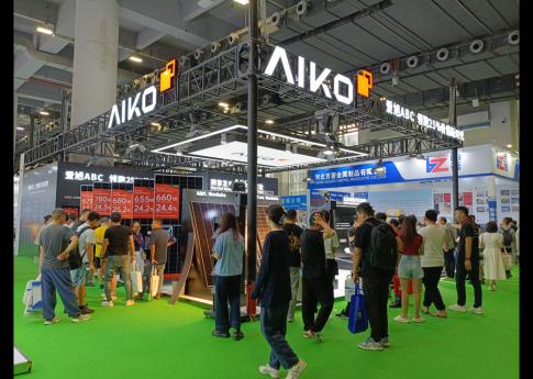 2025年8月廣州光伏太陽能展愛旭ABC展臺搭建現場效果