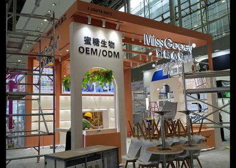 2025年9月廣州美博會蜜糖生物展臺搭建第二天現場效果