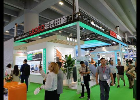 2025年8月廣州光伏太陽能展聯(lián)塑班皓展臺搭建現(xiàn)場效果